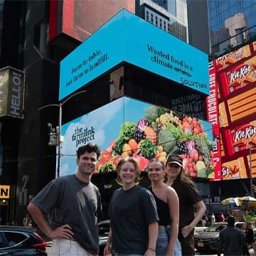 out of home digital billboard advertising new york city